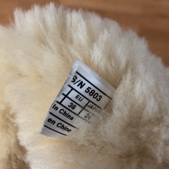 UGG BAILEY Button Boots Sz US7/EU 38 - Picture 7 of 9